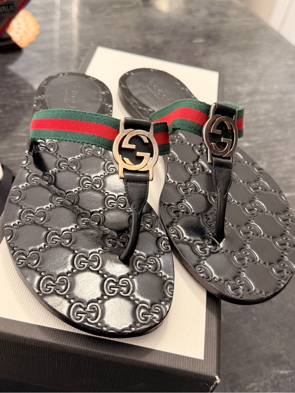 Gucci GG signature Logo Sandals Kitten Heels THONGS Flip Flop Slides Green Red